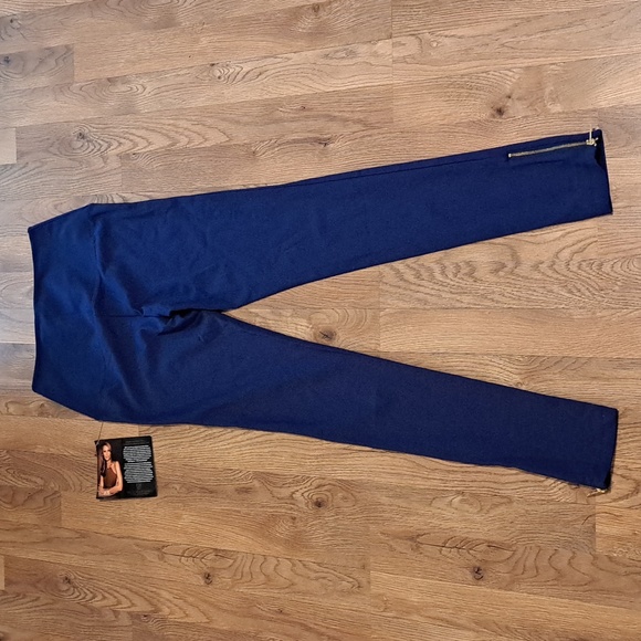 IMAN Global Chic Navy Gold Logo Zip Pull On Pants. Size XS Long NWT - Picture 6 of 9